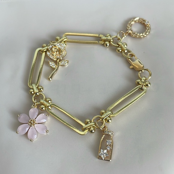 🆕 Gorgeous gold link bracelet with charms - Picture 1 of 2